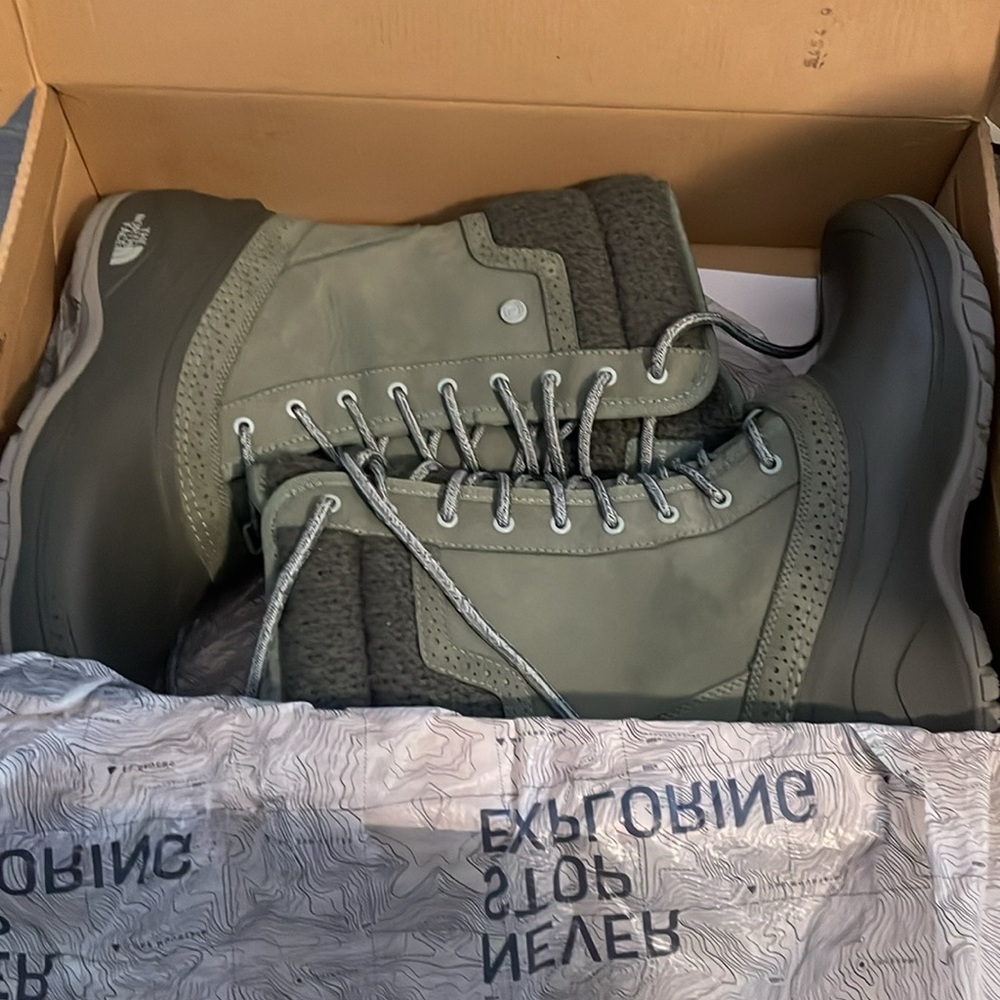 The North Face Women's Shellista II Mid Boot - Gray and Green